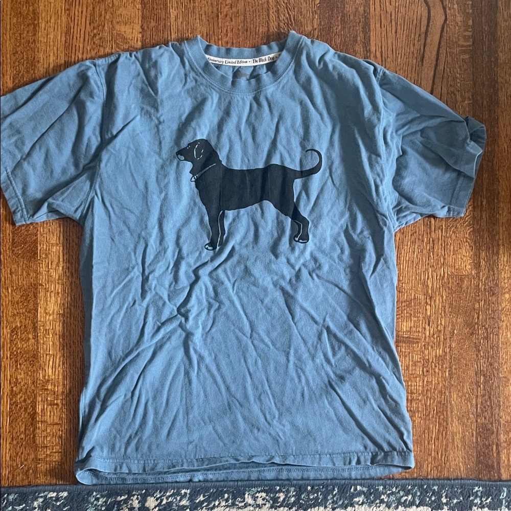 Blue Dog Graphic T-Shirt
